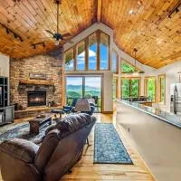 Sky View - Luxury Mountain Golf Home, hotel in Whittier