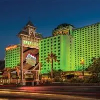Tropicana Laughlin Hotel & Casino - A Caesars Rewards Destination，勞克林的飯店