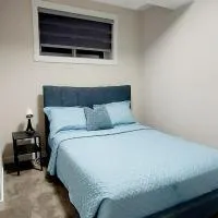 Little Heaven 2BR southwest Calgary, hotel din Calgary