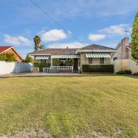 Charming Cloverdale Getaway, hotell i n&aelig;rheten av Perth lufthavn i Perth