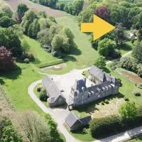 House Nestled in the Forest, hotel in Vieux-Viel