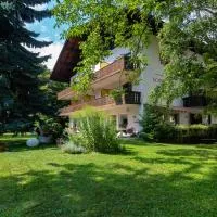 Hotel Pension Schweitzer – hotel w mieście Silandro