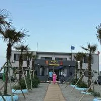 Mango Beach and Hotel, hotel in Fier