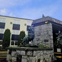 Marina Hotel、ポート・アルバーニのホテル
