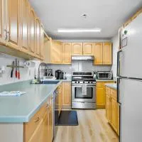 Apartment #2 with large kitchen across the street from the beach, hótel í Blaine