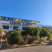 Camping El Burgo Bungalows, hotel a Orellana la Vieja