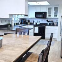 Paddleboards, Air Hockey, Grill, Fire Pit, WD, Brkfst, Sleeps 10, upper, hotel near Page Municipal - PGA, Page