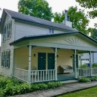 Historic Devoe House-Walk to Downtown Arts and Restaurants, viešbutis mieste Vosau
