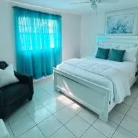Private home in West Palm, viešbutis mieste Vest Palm Bičas