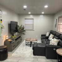 HomeSuite Cabin near Choctaw Casino Fun, hotel near Cox Field - PRX, Hugo