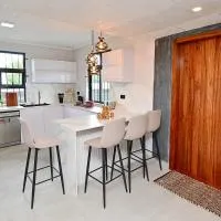 Smart & Modern 2BR Home in Secure Gated Area, hôtel à Phoenix