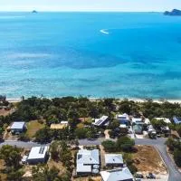 "Tranquillity by the Sea" your Hideaway Bay Holiday Rental-Whitsundays, ξενοδοχείο σε Hideaway Bay