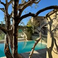 Le Clos du Vialle, piscine, petit-déjeuner inclus, parking, hotel din Grillon