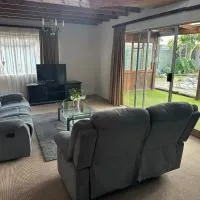 Suite Dreams Gorgeous Garden Holiday Home, Hotel in Panorama