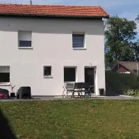 Viesnīca Kity House maison individuelle avec jardin pilsētā Nušato