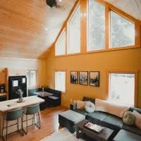 Ashford में, होटल Cabin Minutes to Mt Rainier - EV, HotTub, 2 Queen and Twin