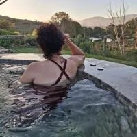 Riverhide, Private Riverside Villa with Jacuzzi & Mountain Views, hotel a Bonnievale