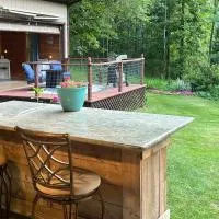 Lake Lovers Hideaway Near Lake Geneva, hotel in Elkhorn
