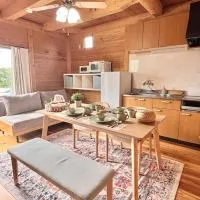 Amakusa Log House with Sea and Sunset View، فندق في أماكوسا