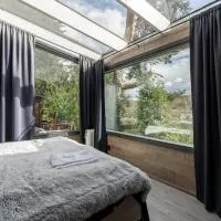 Koskisviitti 2 - Private High Quality Suite with Lake Views, hotel a Laukaa