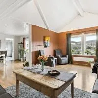 Spacious 3-Bedroom Apartment with Balcony and Free Parking Orkland near Trondheim, hotel en Fannrem