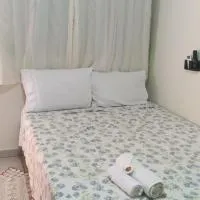 Pousada Santos 4, kitnet confortável com ar condicionado, hotel a Londrina