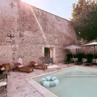Le Patio Bleu, khách sạn ở Saint-Romain