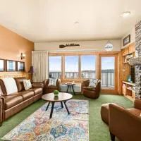 Amazing Lake View King Suite, Kitchen & Pools, hotel em Two Harbors