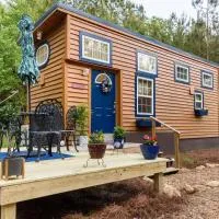 True Tiny Home & Community - 6 Mins To Downtown، فندق في Mentone
