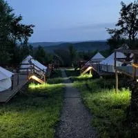 Vaideeni Glamping, hotel en Izvoru Rece