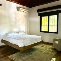 Cozy private room near airport, hotel blizu letališča Mednarodno letališče Ramón Villeda Morales - SAP, San Pedro Sula
