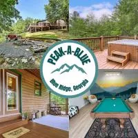 Peak-a-Blue Cabin - Watch Movies from Hot Tub, Mountain View, Bigfoot Bunker Game Room, Fire Pit, Oversized Deck, Screened-in Porch, hotel di Mineral Bluff