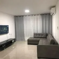 Isramax 3BR apartment near the sea., hotell i Bat Yam