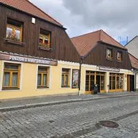 U Anny Šmejdířky, hotel a Nymburk