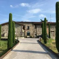 Podere Castel Merlo Resort, готель у місті Villongo SantʼAlessandro