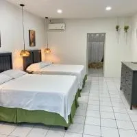 The Irie Inn โรงแรมในมอนเทโกเบย์