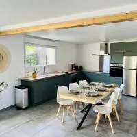 Le Lodge, готель у місті Hasnon