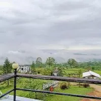 บ้านไร่ระเบียงฟ้า น้ำหนาว แคมป์ปิ้ง, hotelli kohteessa Ban Phu Hi