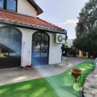 Vila Blue Mountain Lake, hotelli kohteessa Ledinci