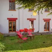 House with garden and parking 1 min from Grenoble, מלון בFontaine