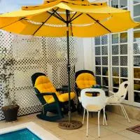 The PoolSide Pad- 5 mins from Airport & Beaches, hotel i Bon Accord