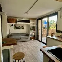 Joli studio lumineux et aménagé, hotell i Vaugneray
