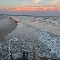 Our Waterfront Ocean Pearl, hotel din North Topsail Beach