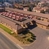 Rudman Townhouses - OR Tambo Airport, hotell sihtkohas Boksburg