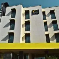 Sunrise Hotel، فندق في كازوريا