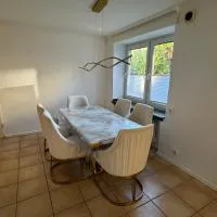 Ferienhaus am Rhein mit Whirlpool und Sauna，Götterswickerhamm的飯店