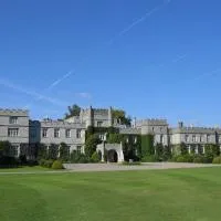 West Dean College、West Deanのホテル