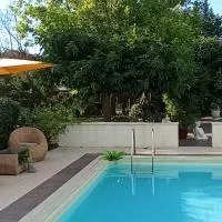Camélias, hôtel à Laboutarié