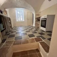 Appartement villageois ou maison entière, hotell i Aniane