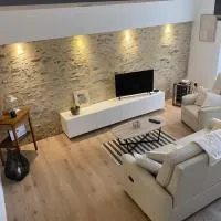 Charmante maison en pierre, avec terrasse et jardin privé, hotel u gradu 'Jallais'
